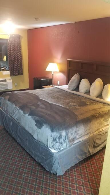 Hotel King Hotel Room 108 Booking 스틸워트 외부 사진
